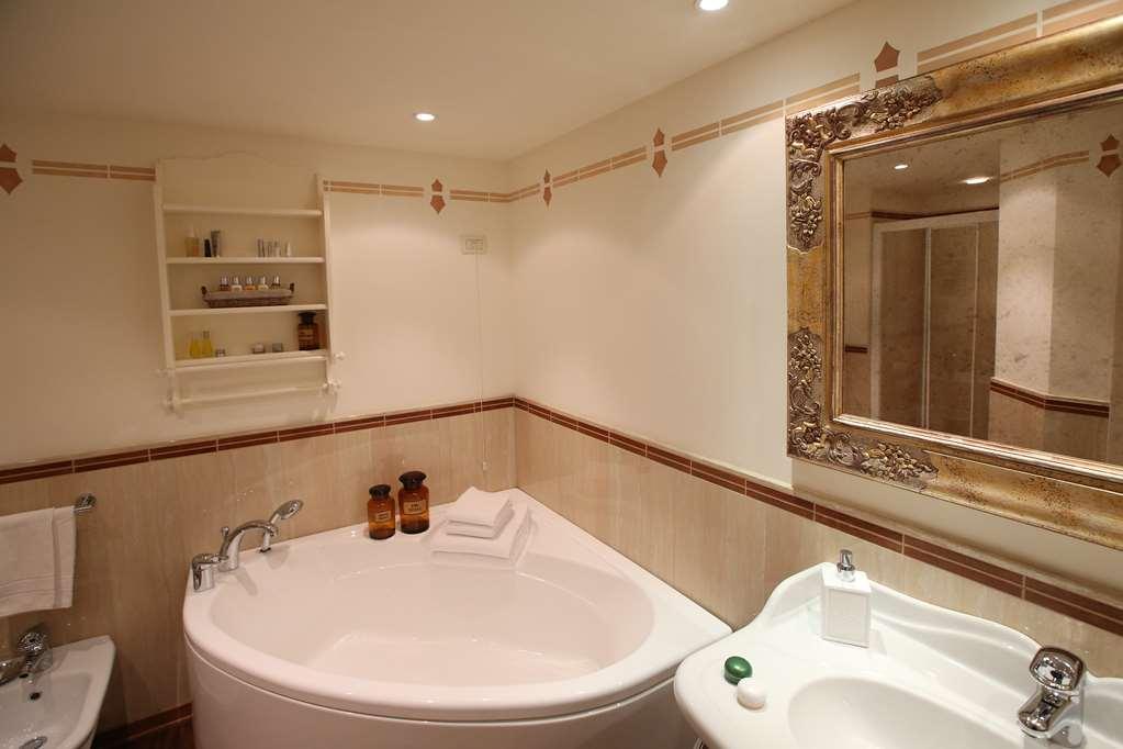 Alpen Suite Hotel Madonna di Campiglio Phòng bức ảnh