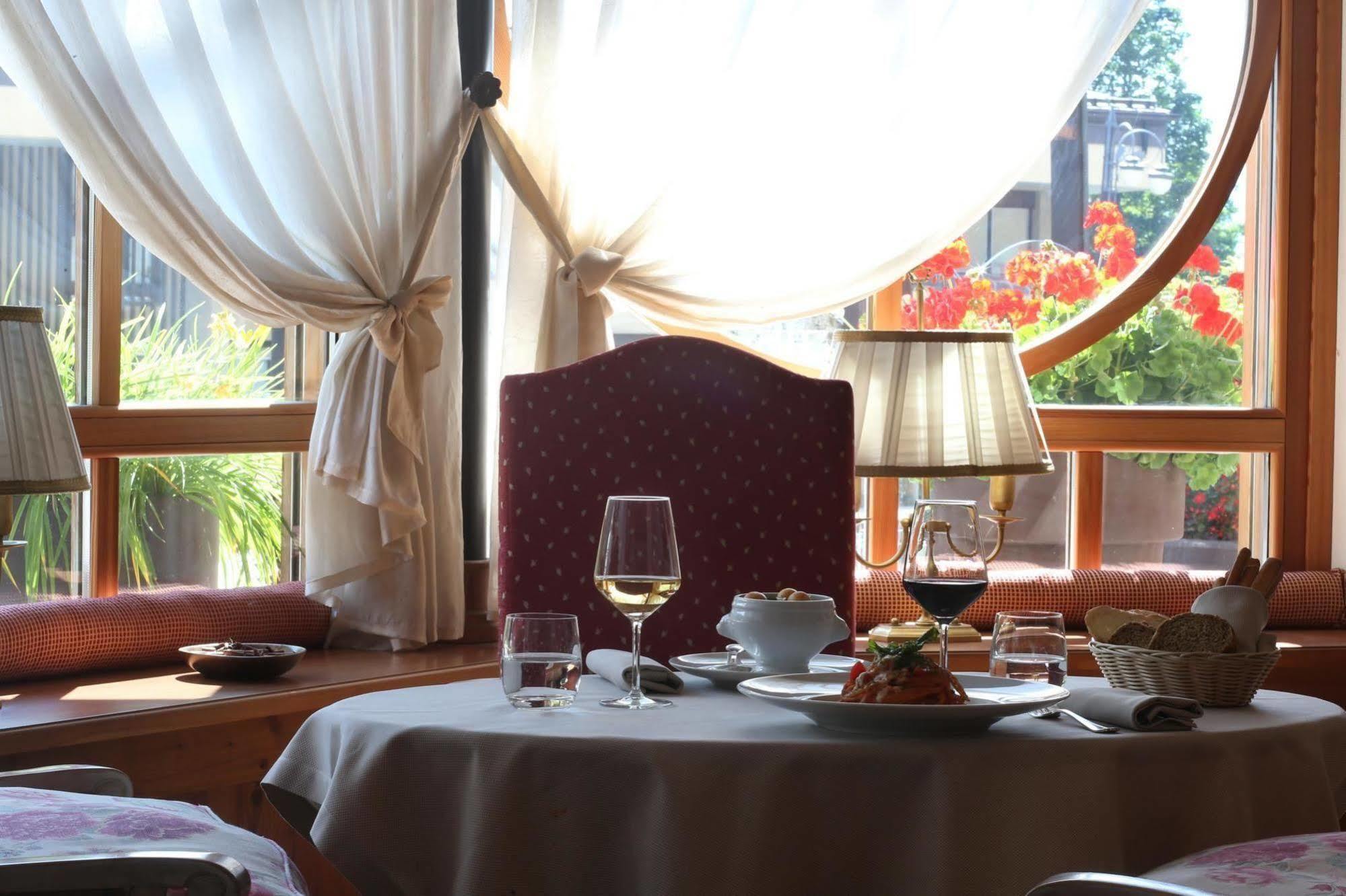 Alpen Suite Hotel Madonna di Campiglio Ngoại thất bức ảnh